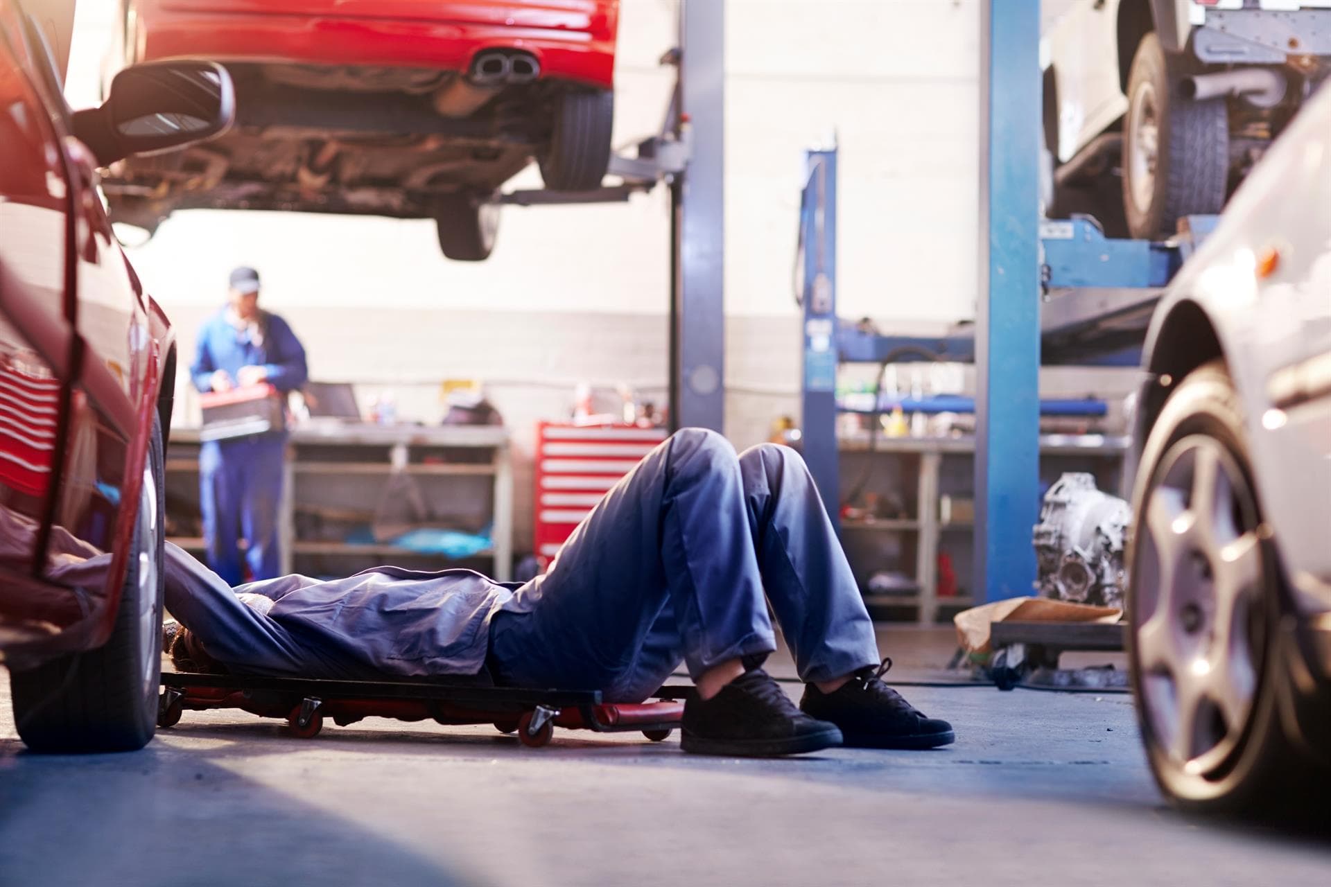 Taller de coches, chapa y pintura